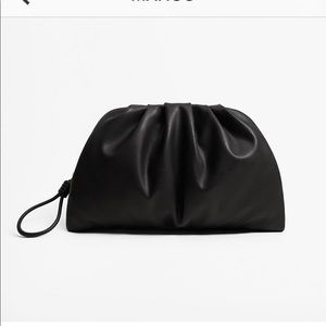 Mango Women’s Pleated Volume Clutch. Black.